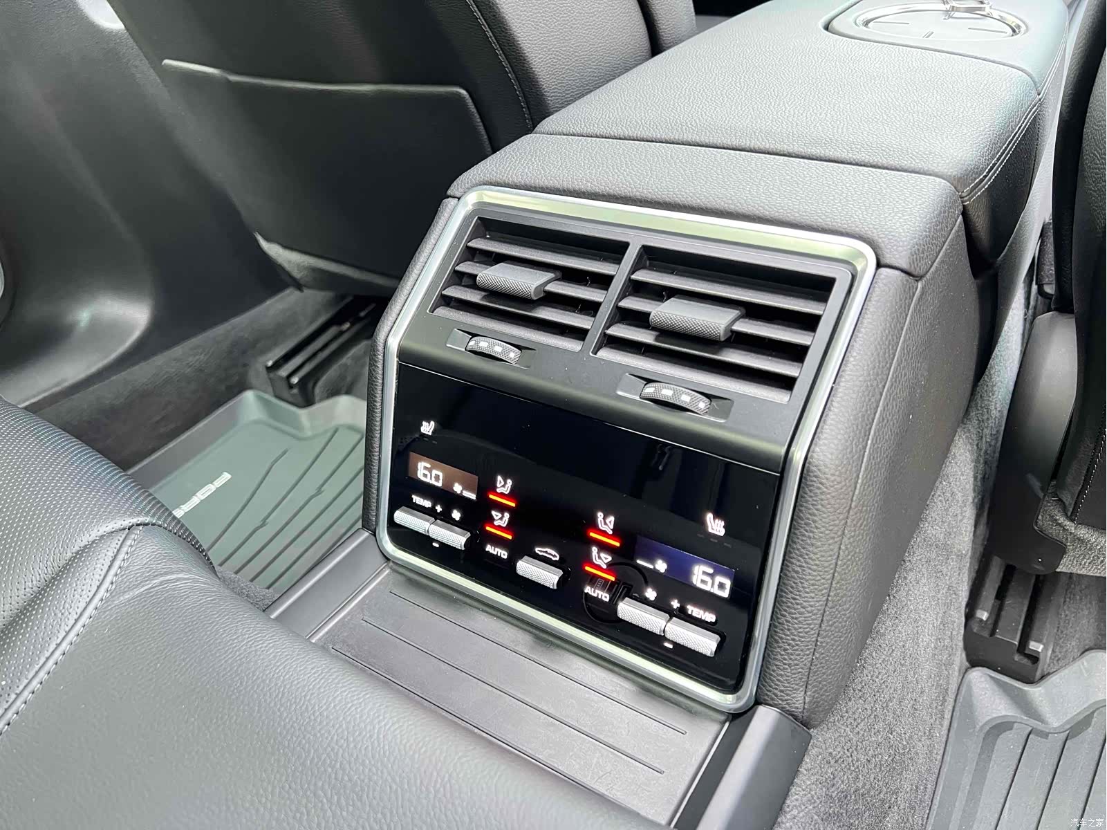Porsche Panamera, 2018 40