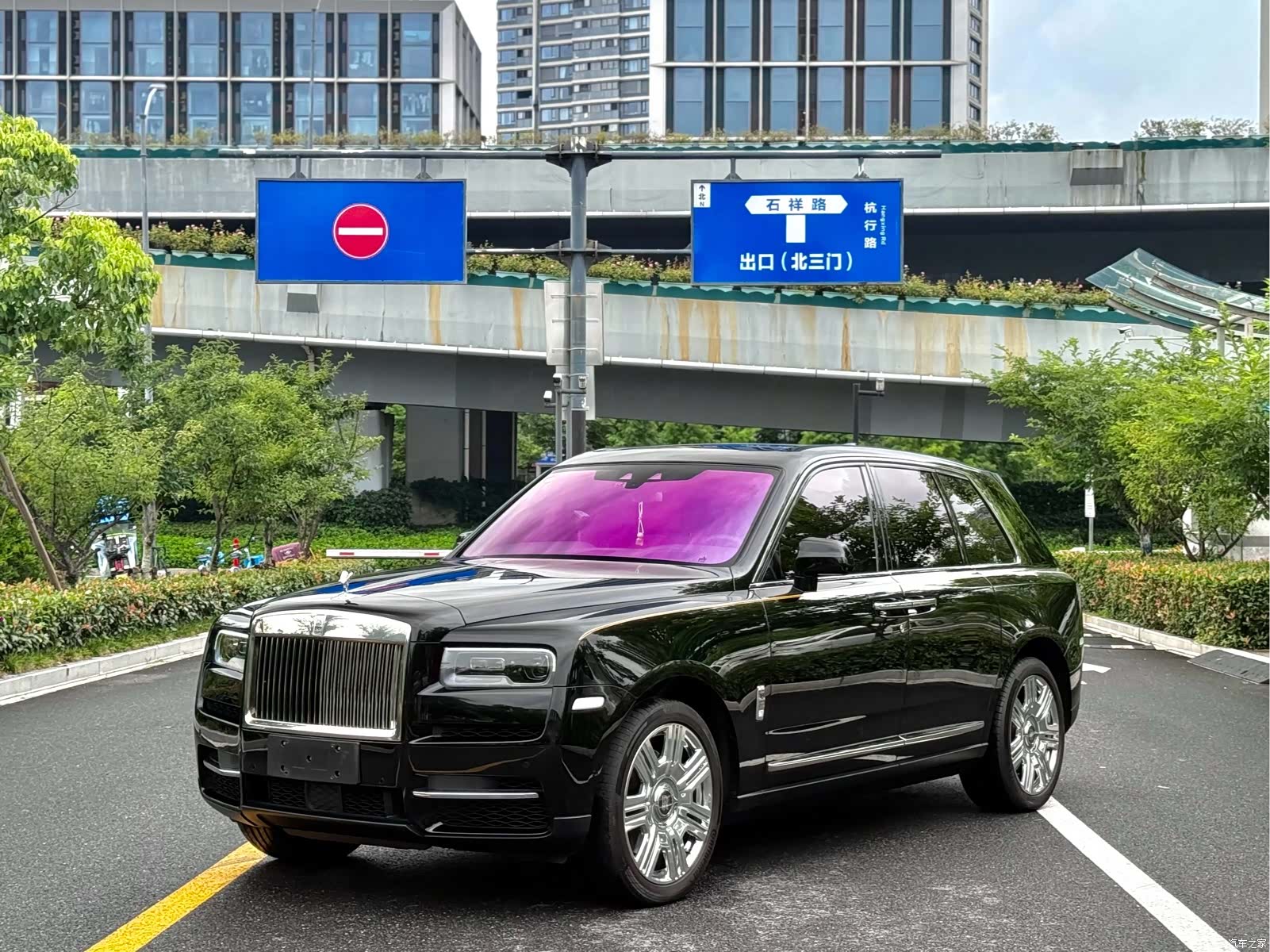 Rolls-Royce Cullinan, 2022 3
