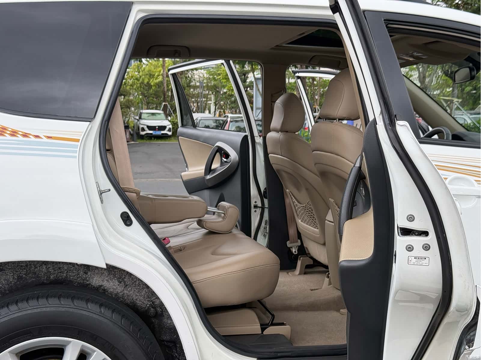 Toyota RAV4, 2011 7