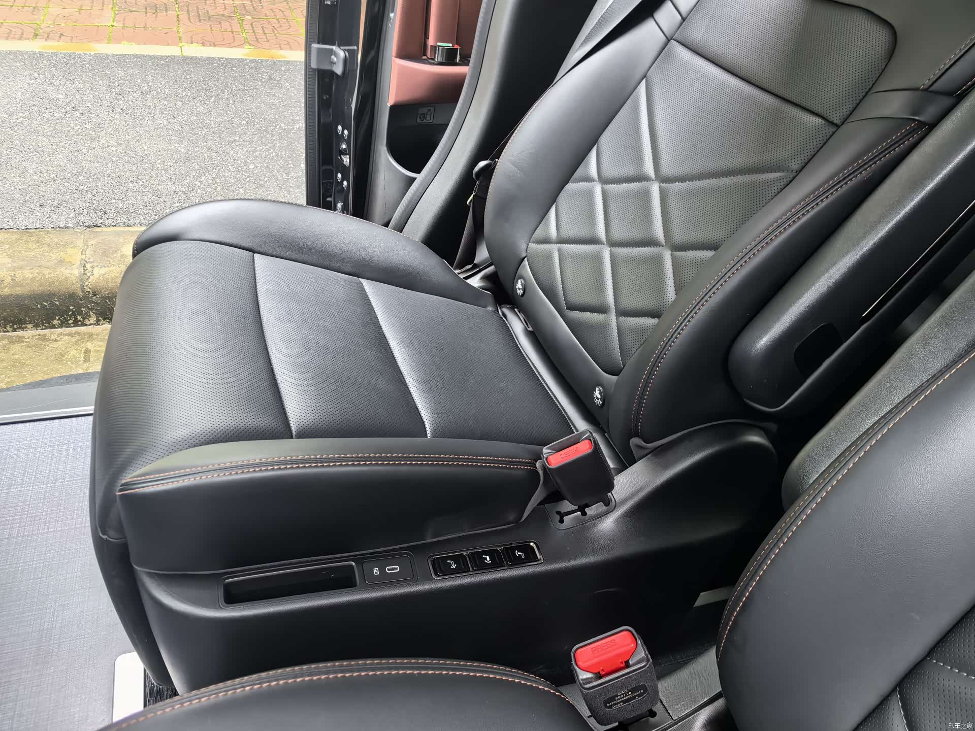 Trumpchi E8, 2025 27