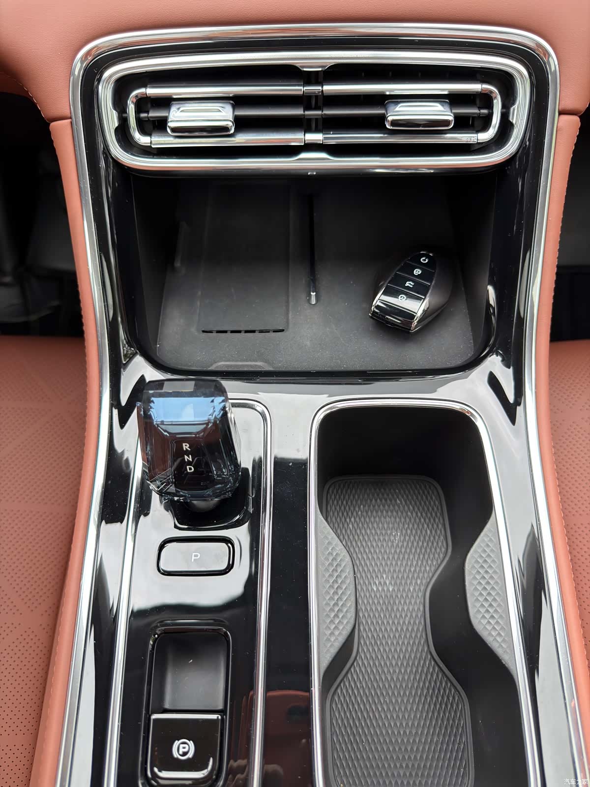 Geely Emgrand, 2025 18