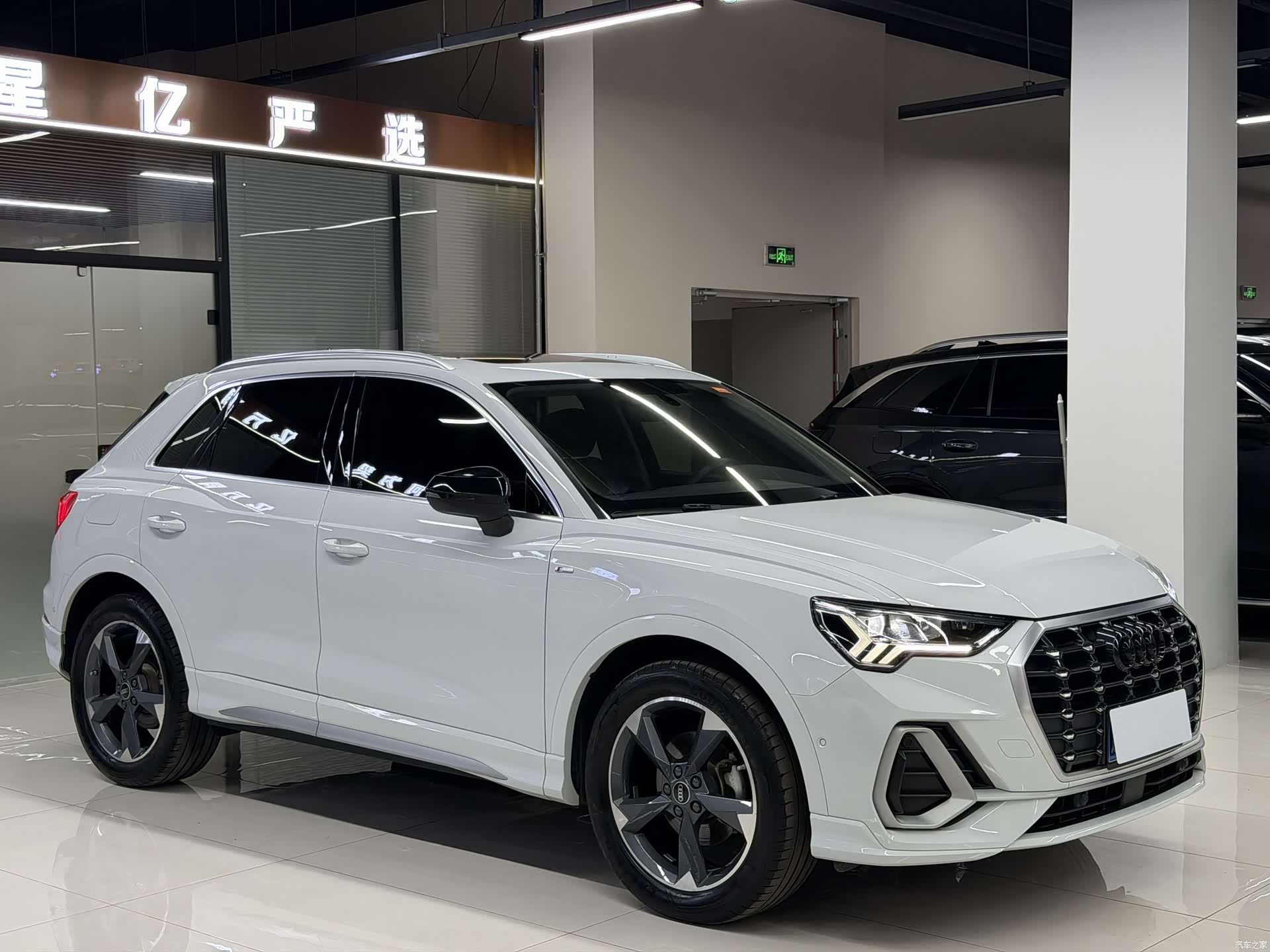 Audi Q3, 2023 3