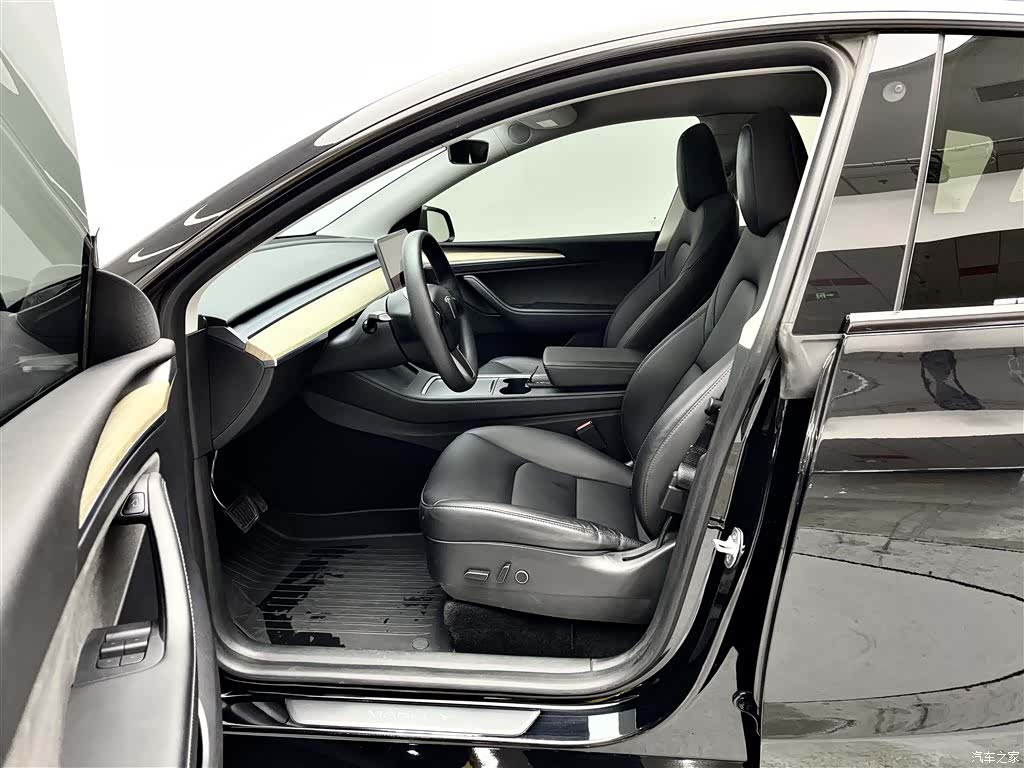 Tesla Model Y, 2023 9