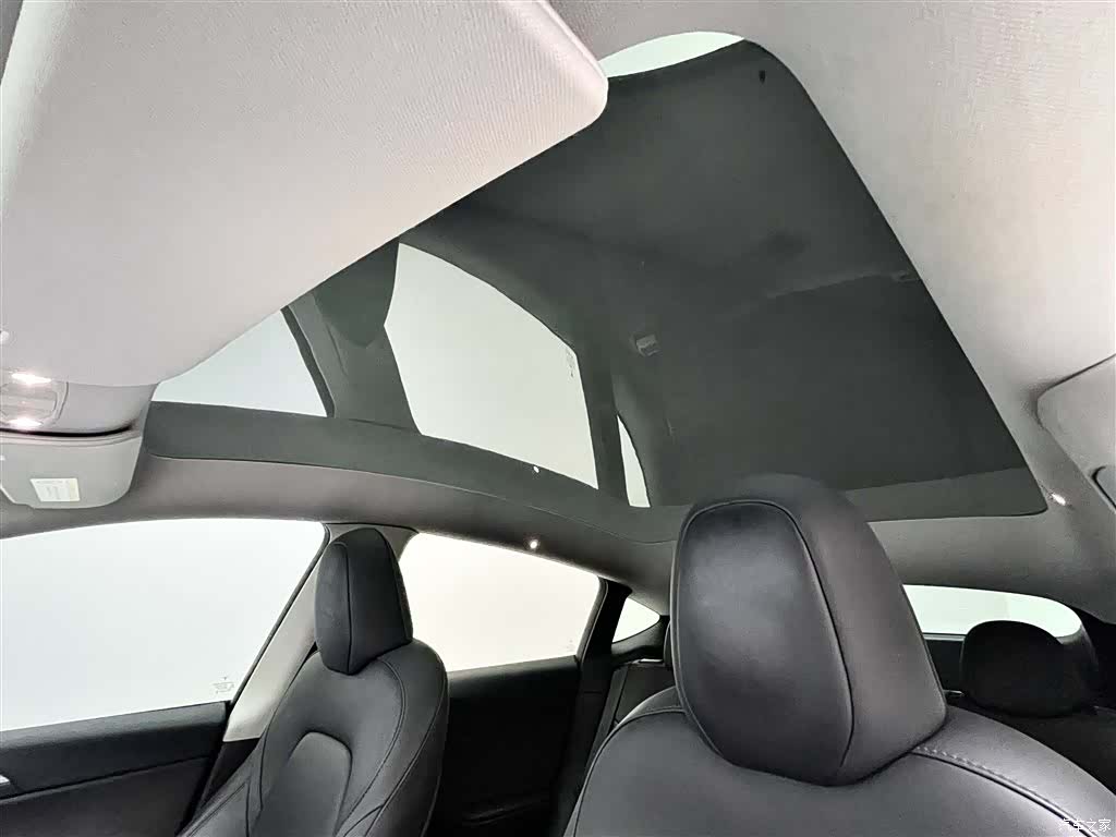 Tesla Model Y, 2023 16