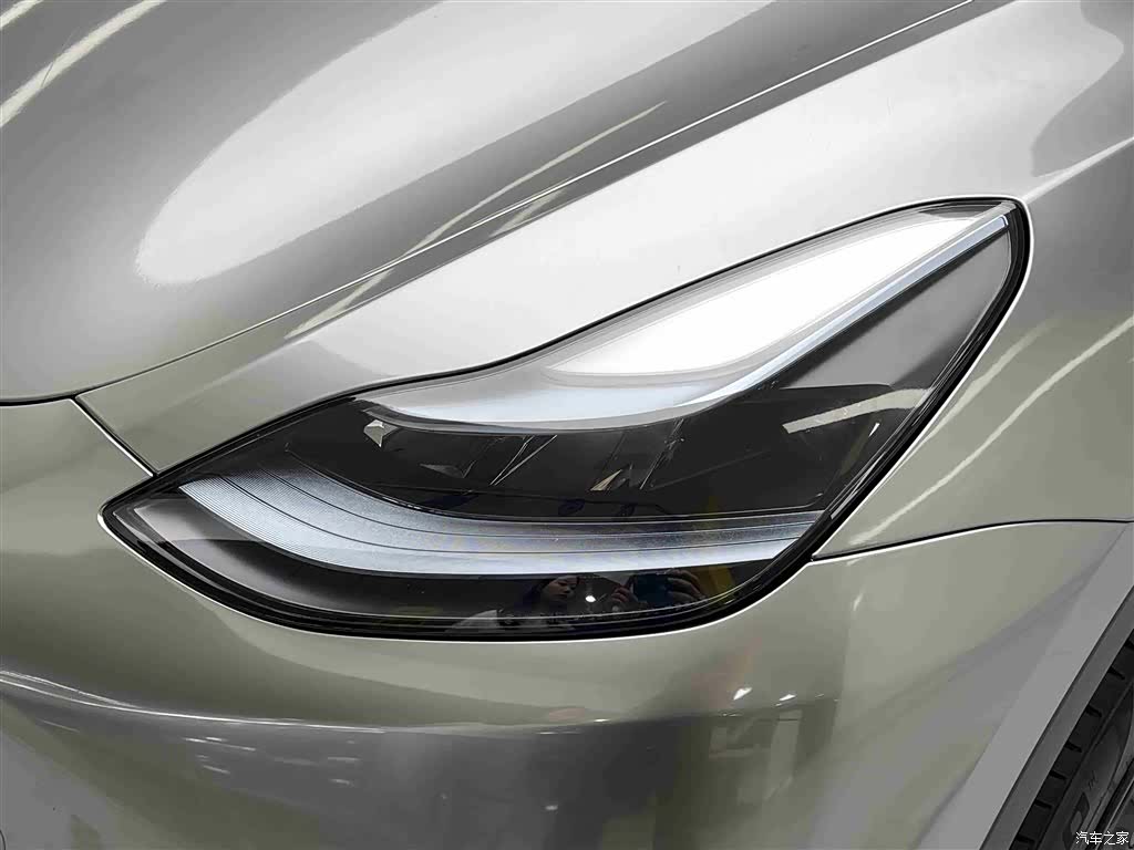 Tesla Model Y, 2023 10