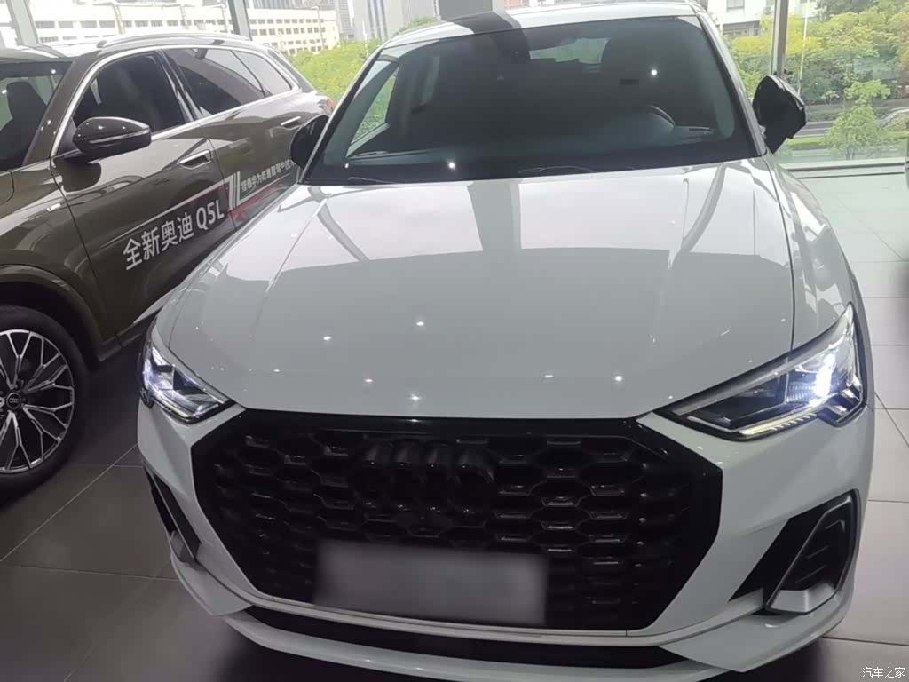 Audi Q3, 2023 3