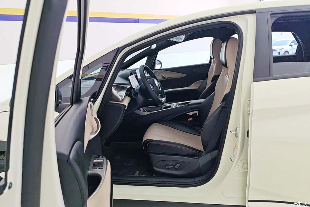 BYD Dolphin, 2026 9