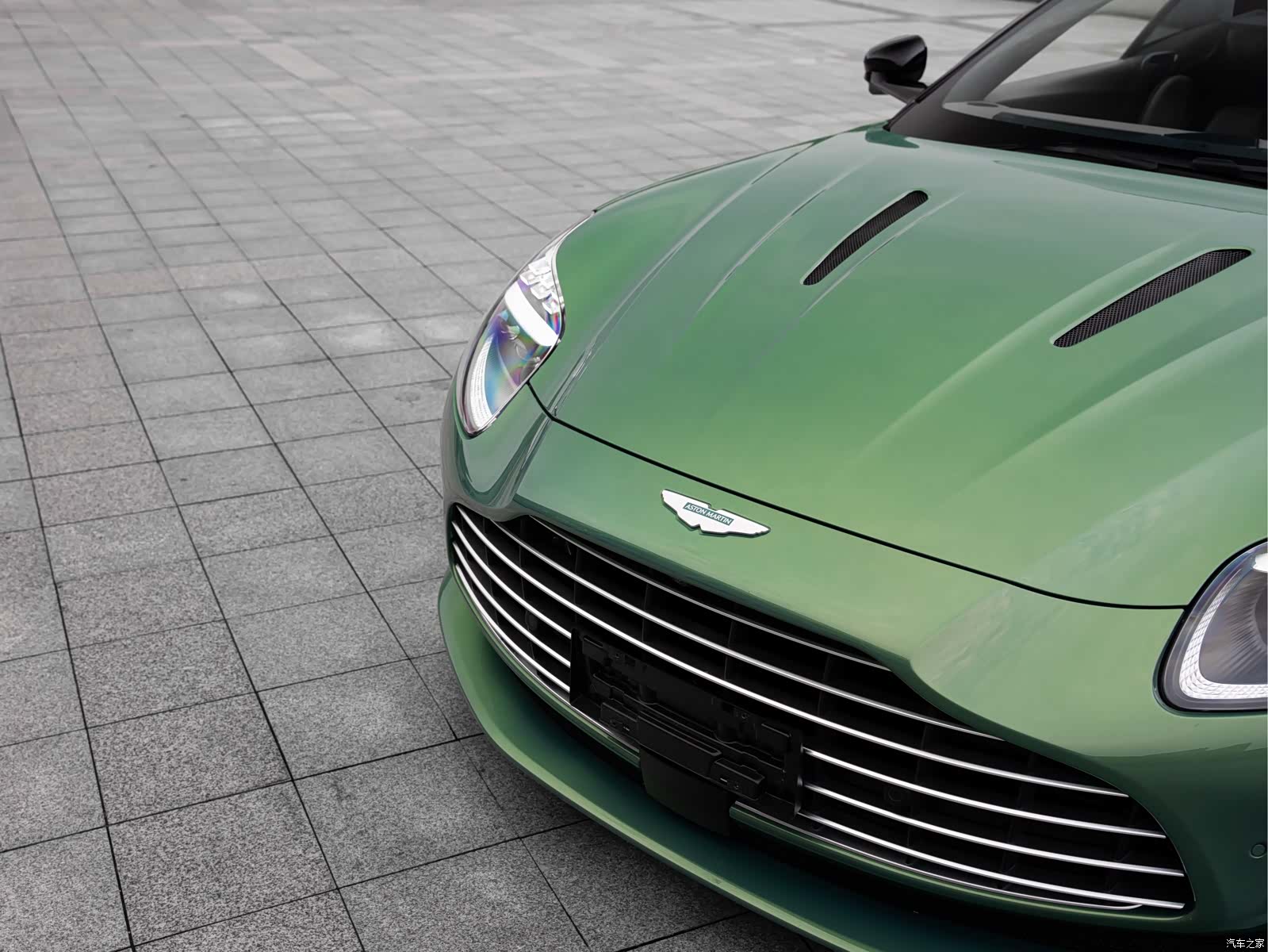 Aston Martin DB12, 2024 7