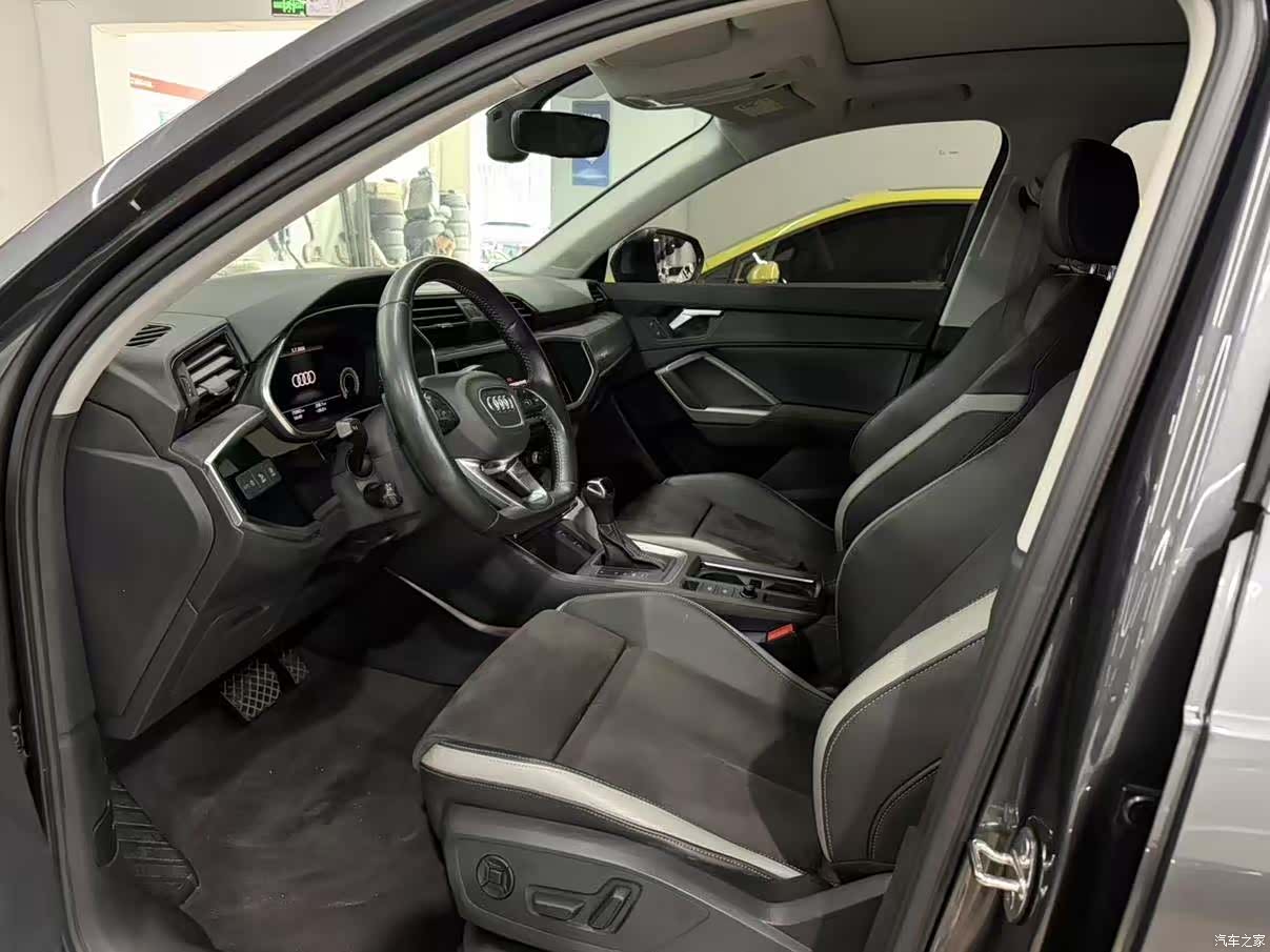 Audi Q3, 2022 4