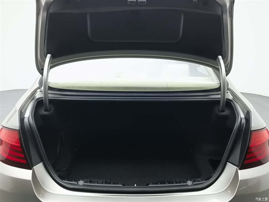 BMW 5 Series, 2012 16