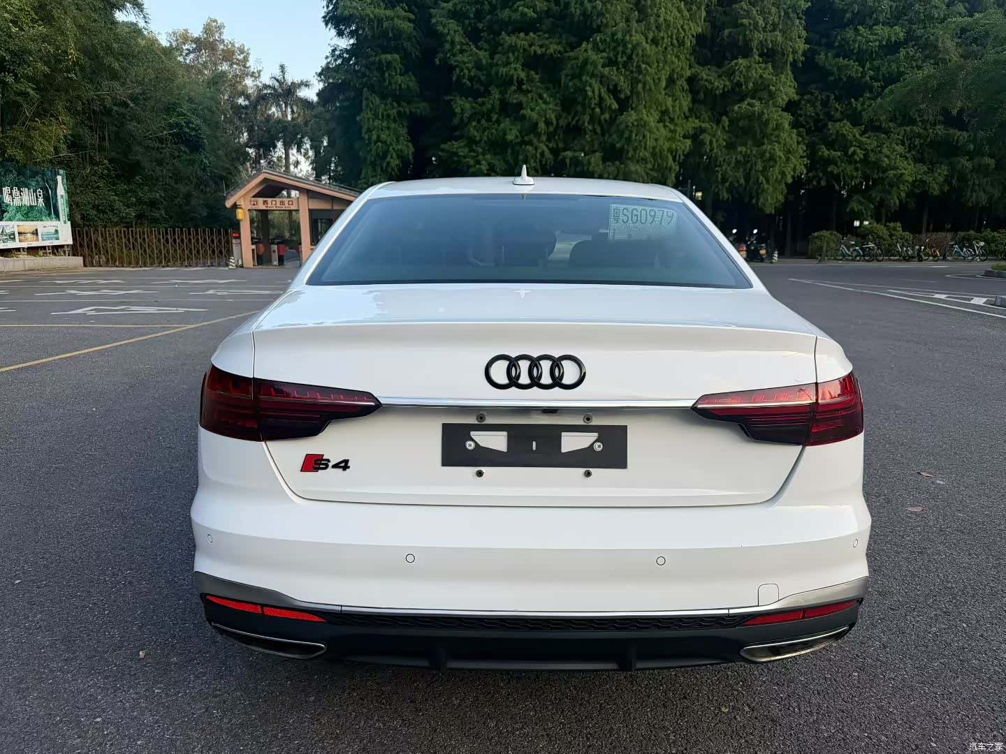 Audi A4L, 2020 все фото