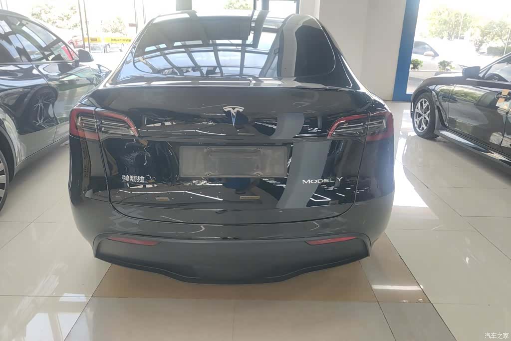 Tesla Model Y, 2024 4