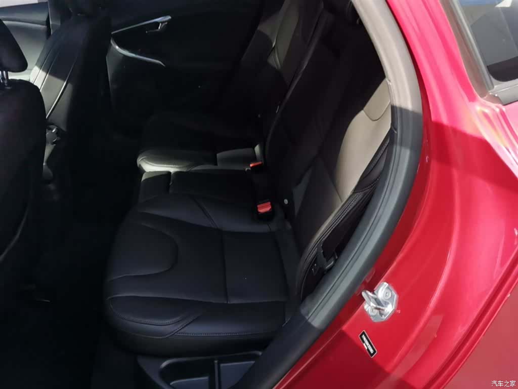 Volvo V40, 2019 17