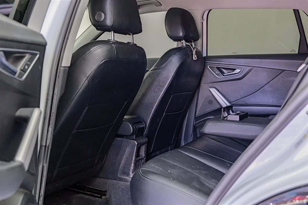 Audi Q2L, 2020 12