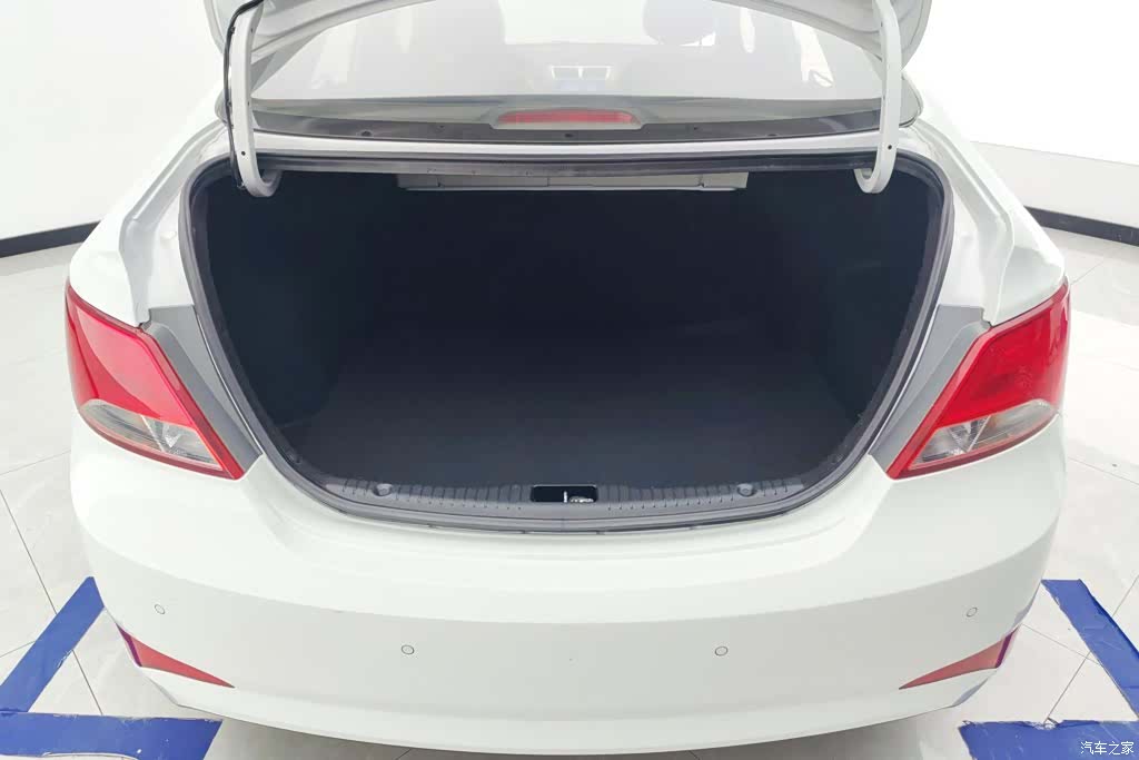 Hyundai GLS, 2016 4