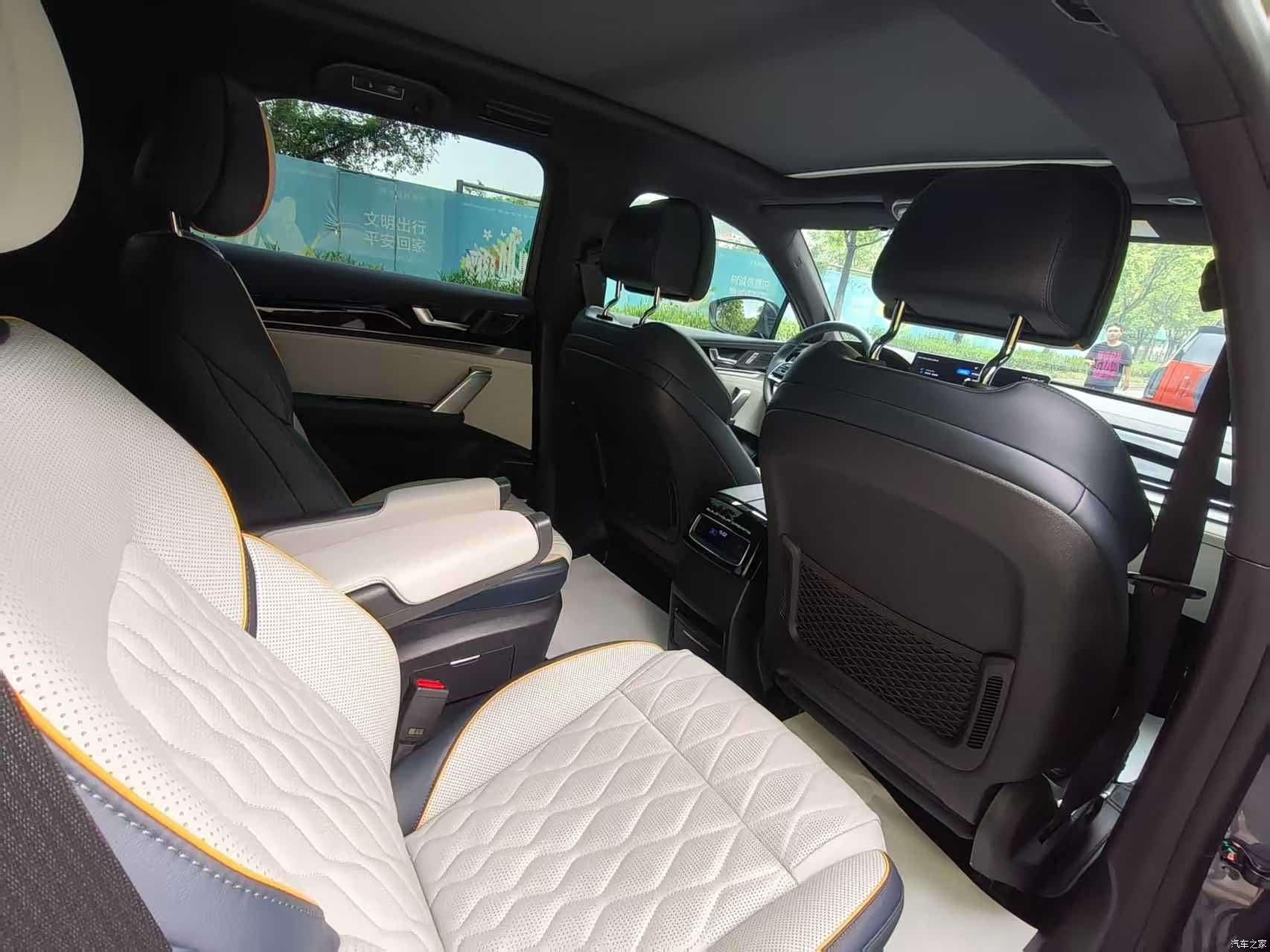 BYD Tang, 2022 10