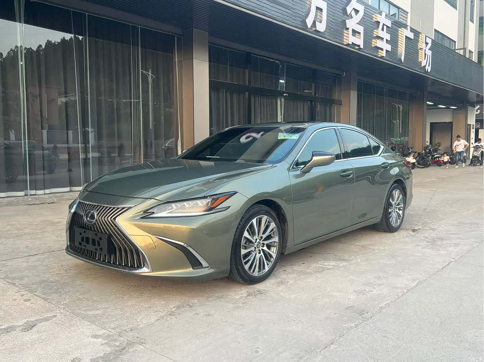 Lexus ES
