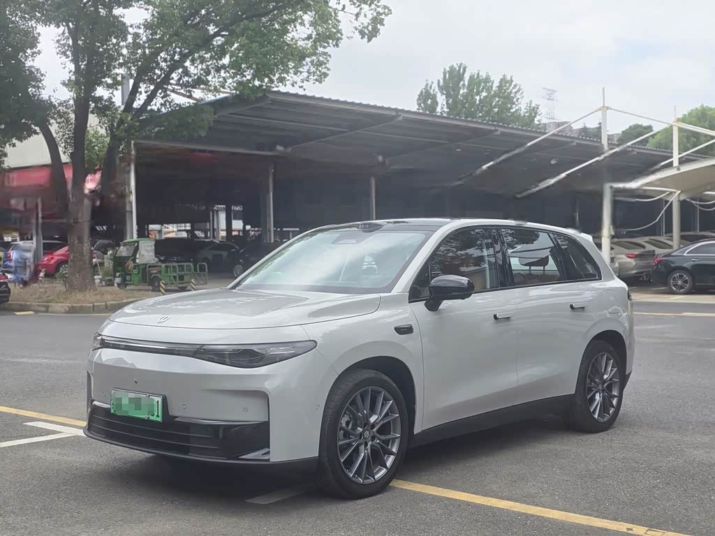 Leapmotor C10
