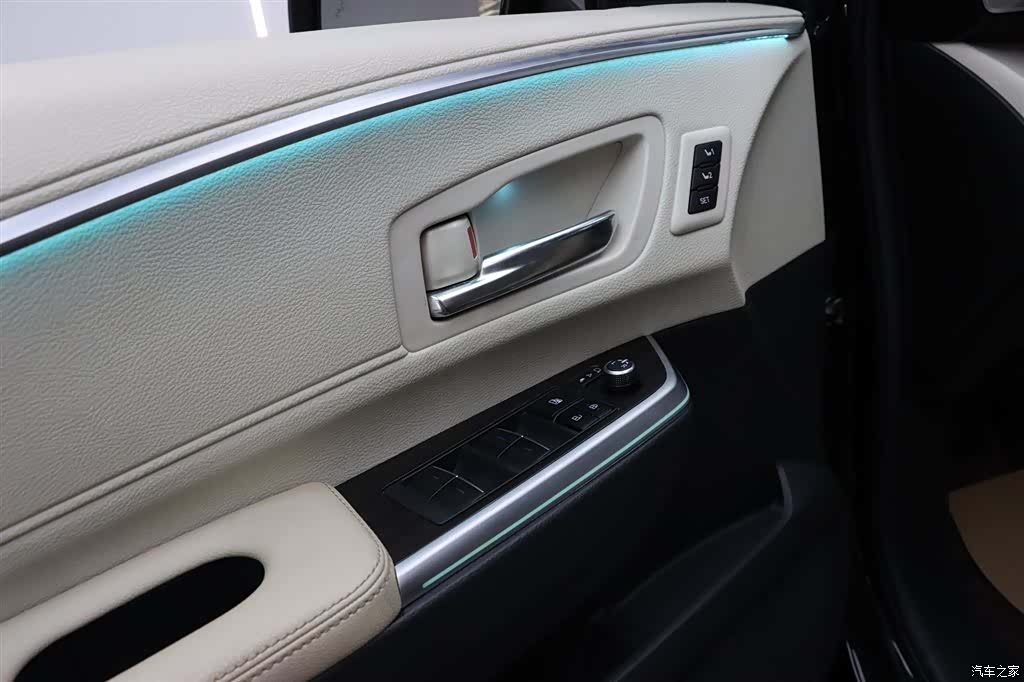 Toyota Granvia, 2023 11