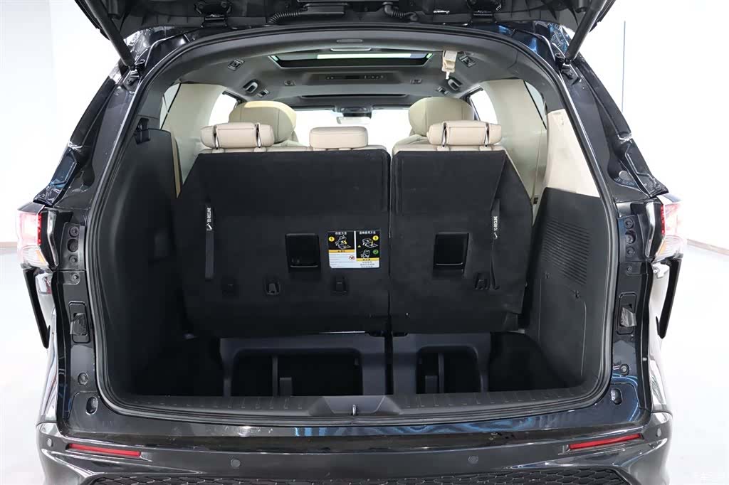 Toyota Granvia, 2023 28