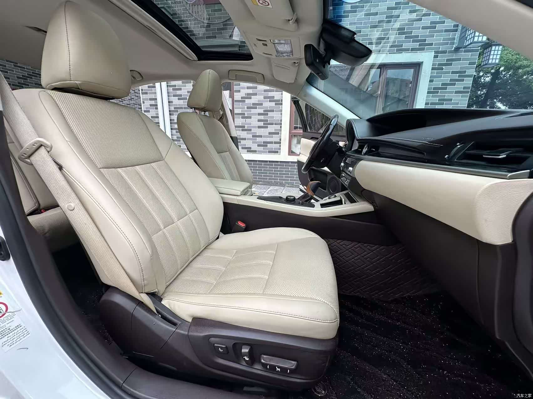 Lexus ES, 2016 10