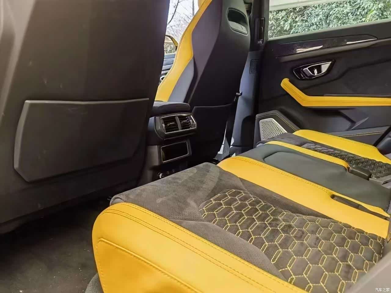 Lamborghini Urus, 2022 3