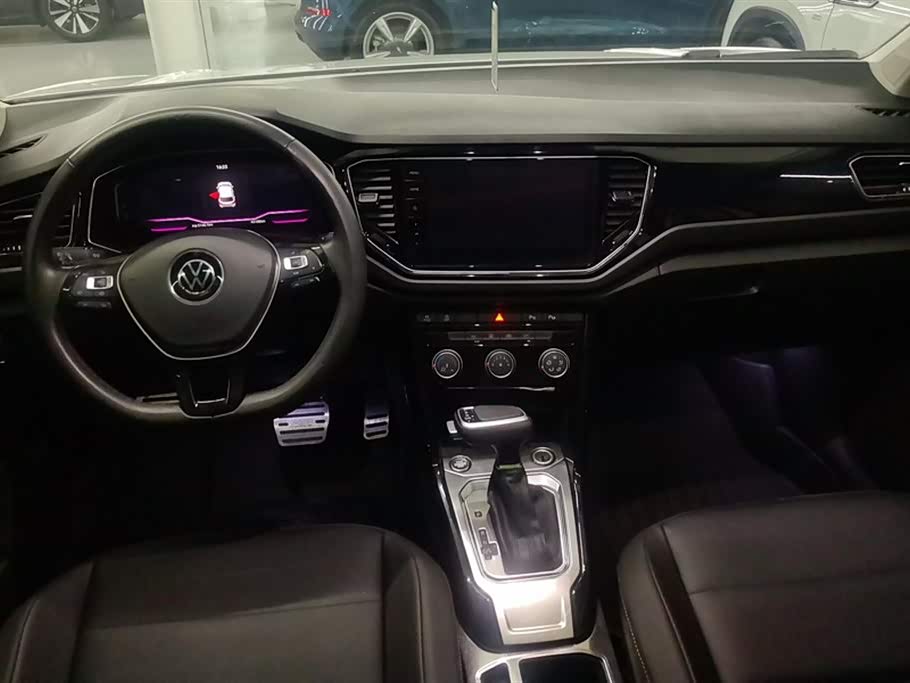 Volkswagen T-ROC exploring Songs