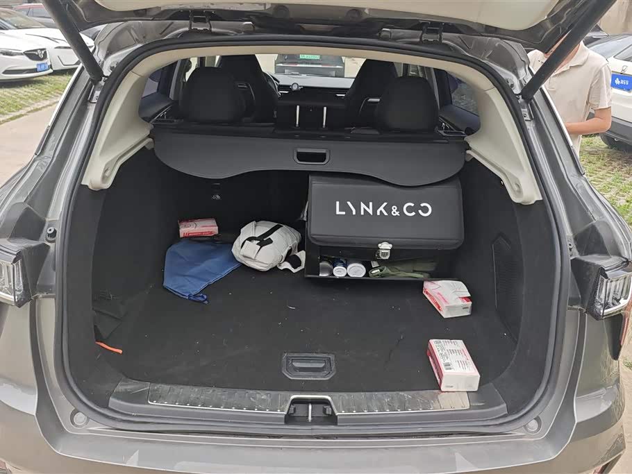 Lynk & Co 01
