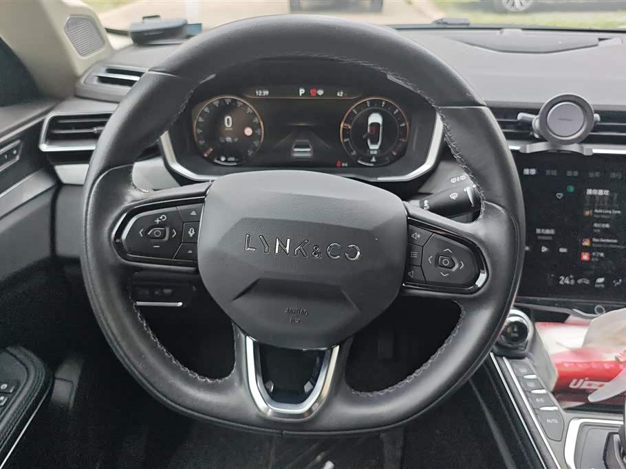 Lynk & Co 01