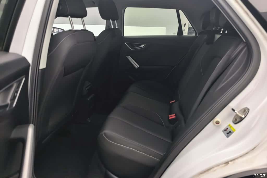 Audi Q2L, 2020 11