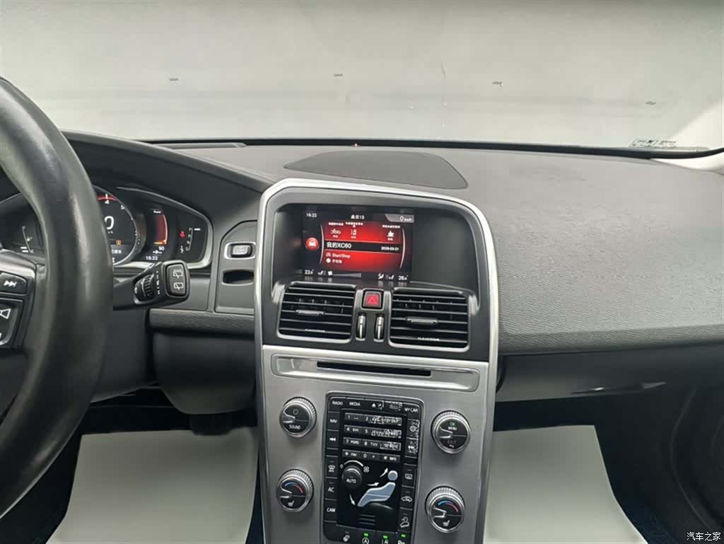 Volvo XC60, 2018 все фото