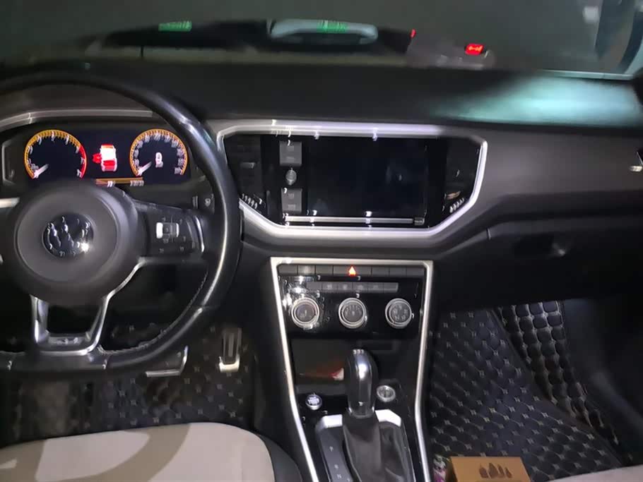 Volkswagen T-ROC exploring Songs