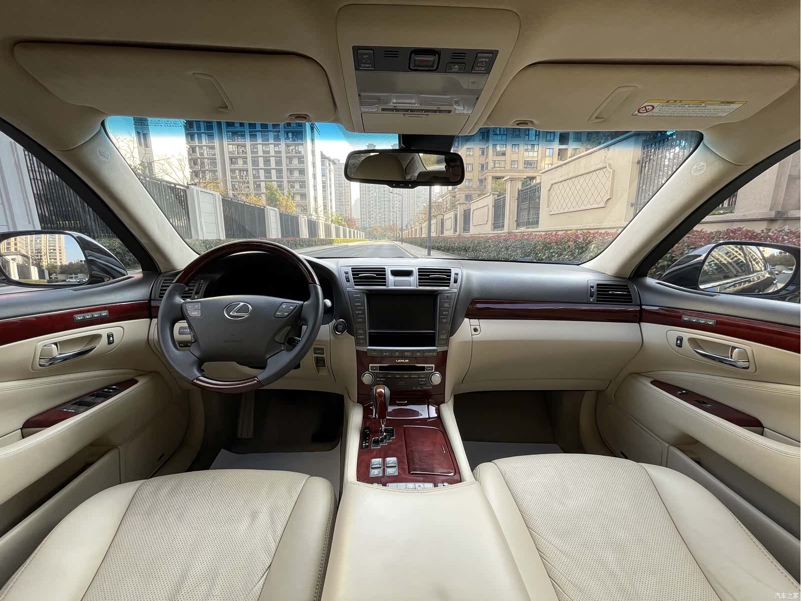 Lexus LS, 2011 13