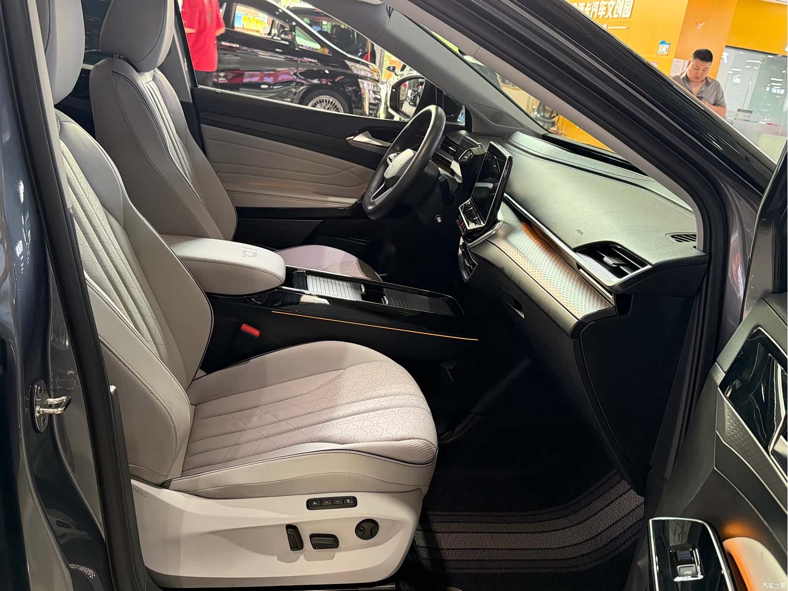 Volkswagen ID.6, 2024 15