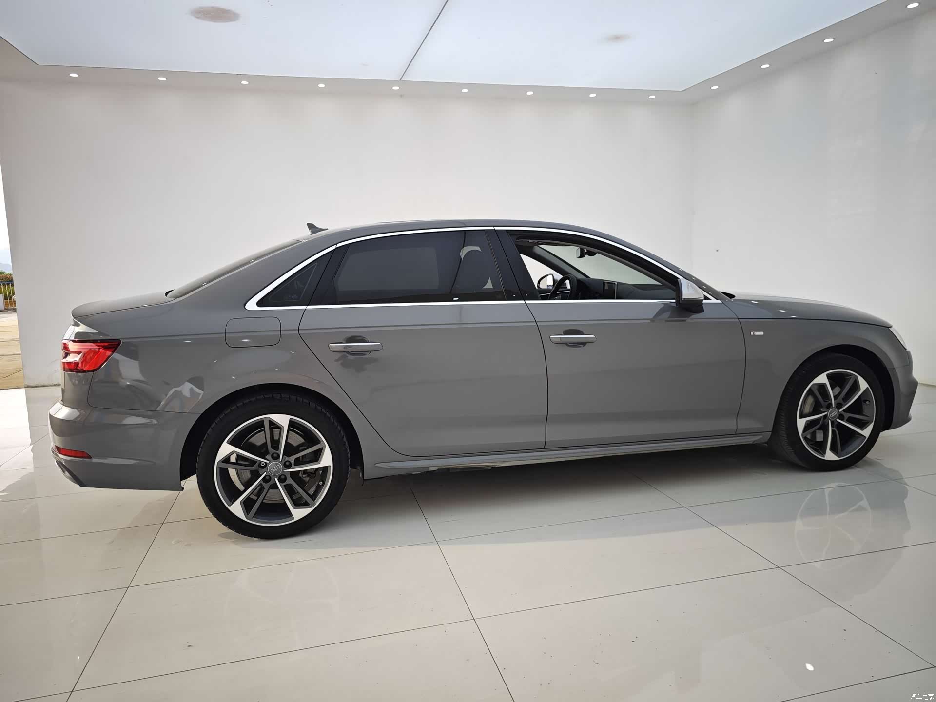 Audi A4L, 2017 30