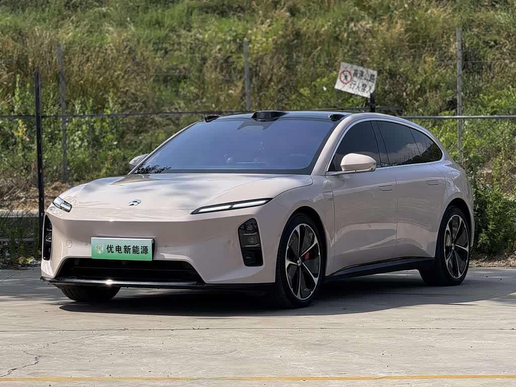 NIO ET5