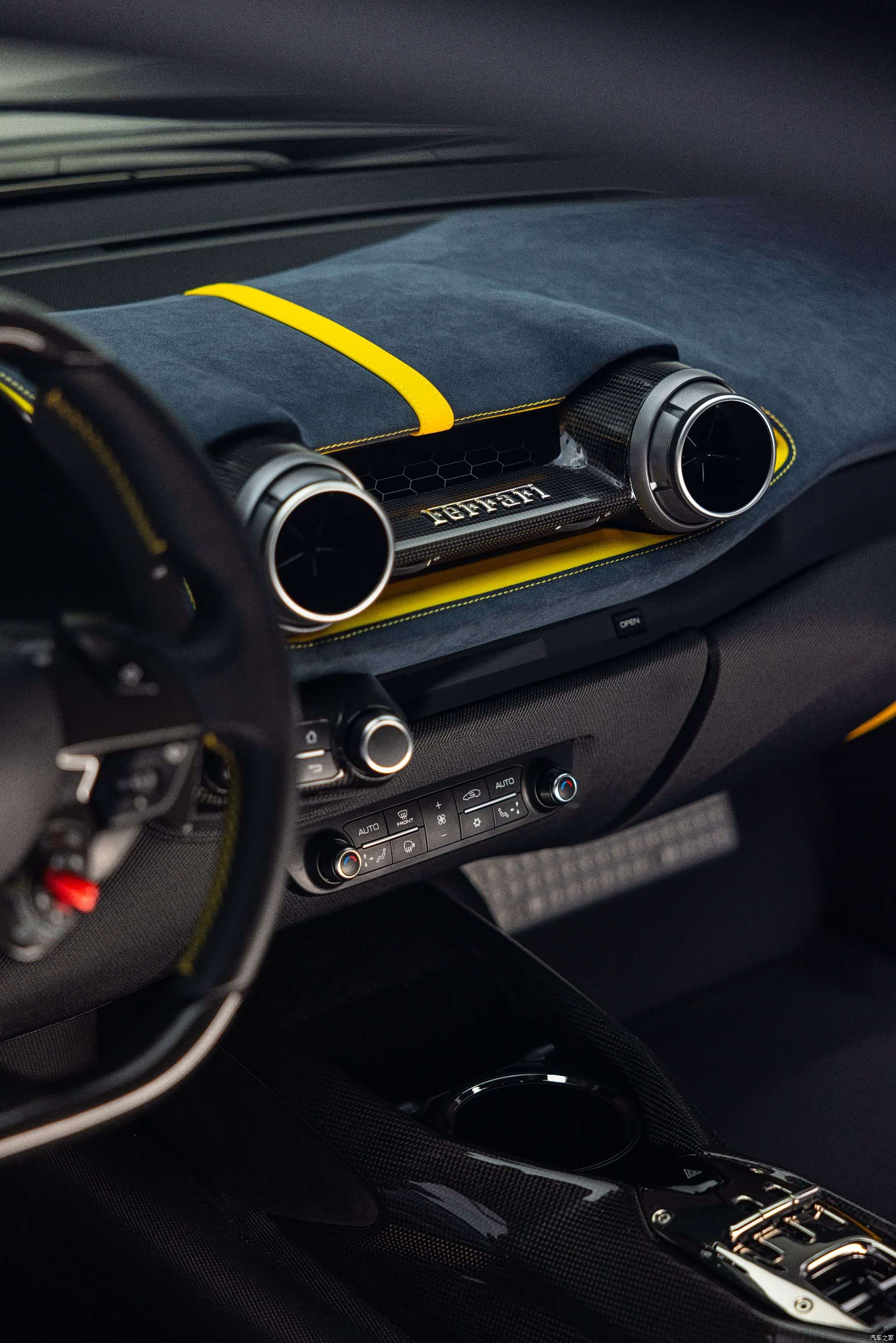 Ferrari 812, 2023 15