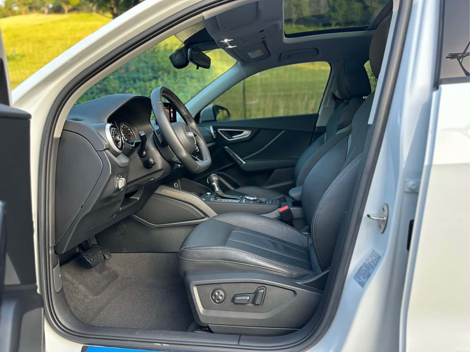 Audi Q2L, 2023 8