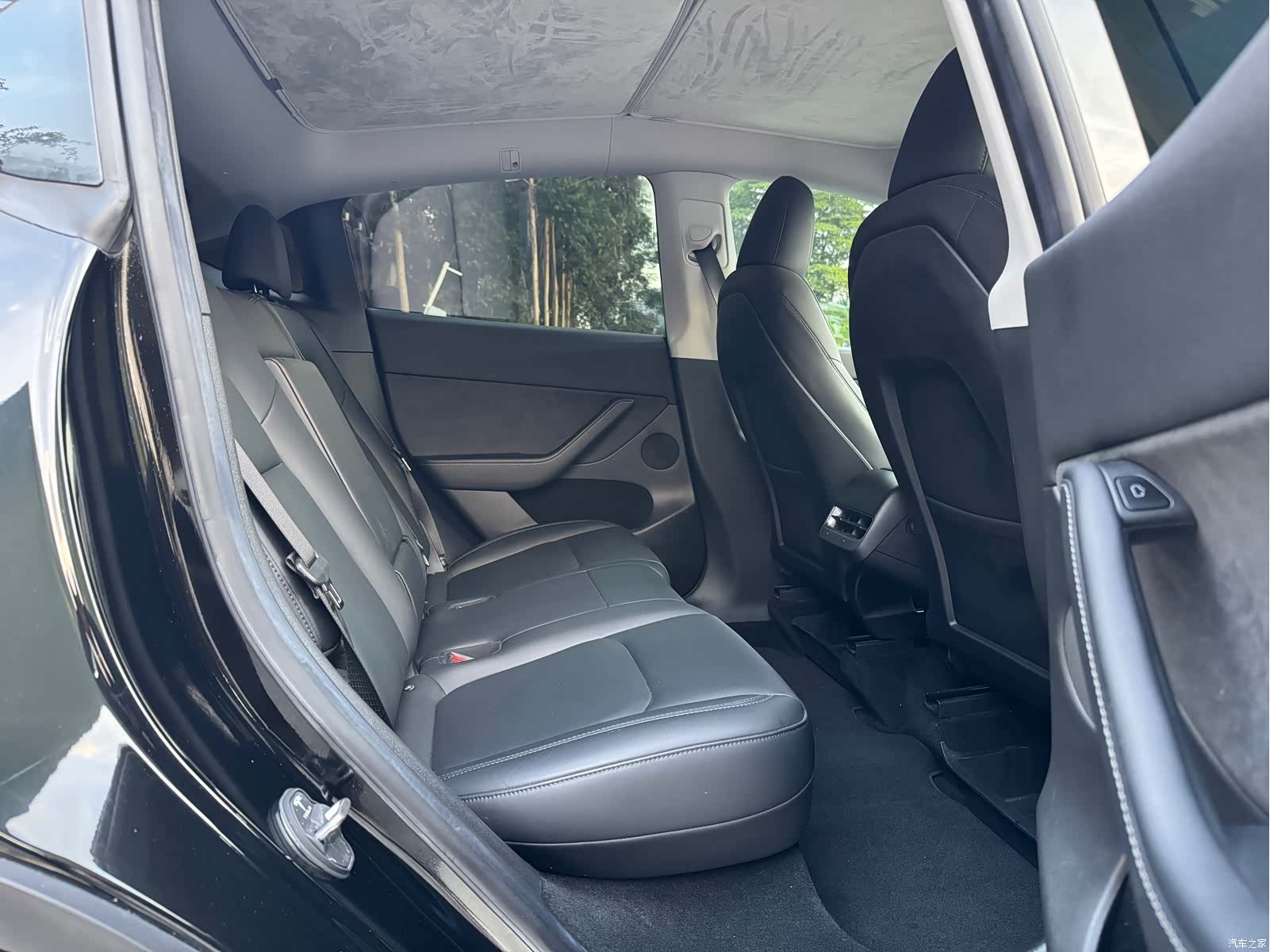 Tesla Model Y, 2023 13