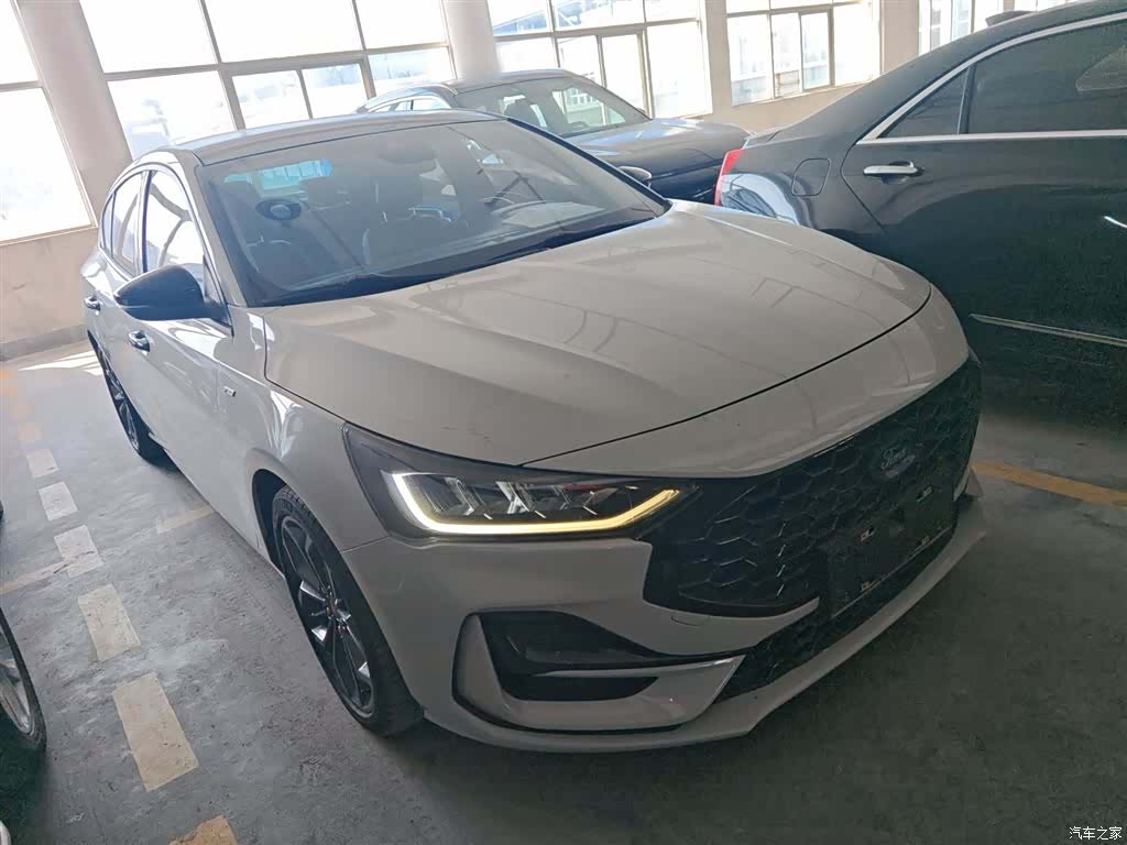 Ford Focus, 2023 4