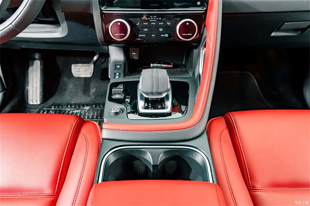 Land Rover E-PACE, 2023 12