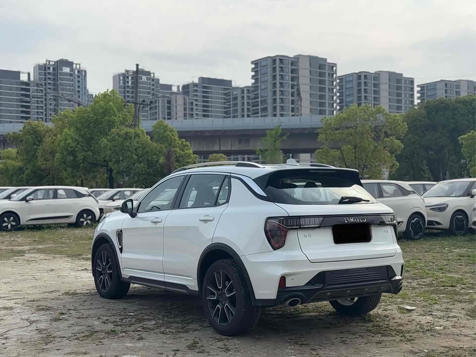 Lynk & Co 01