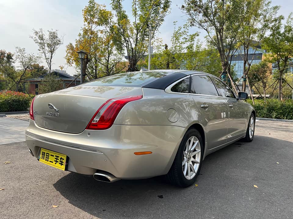 Jaguar XJ