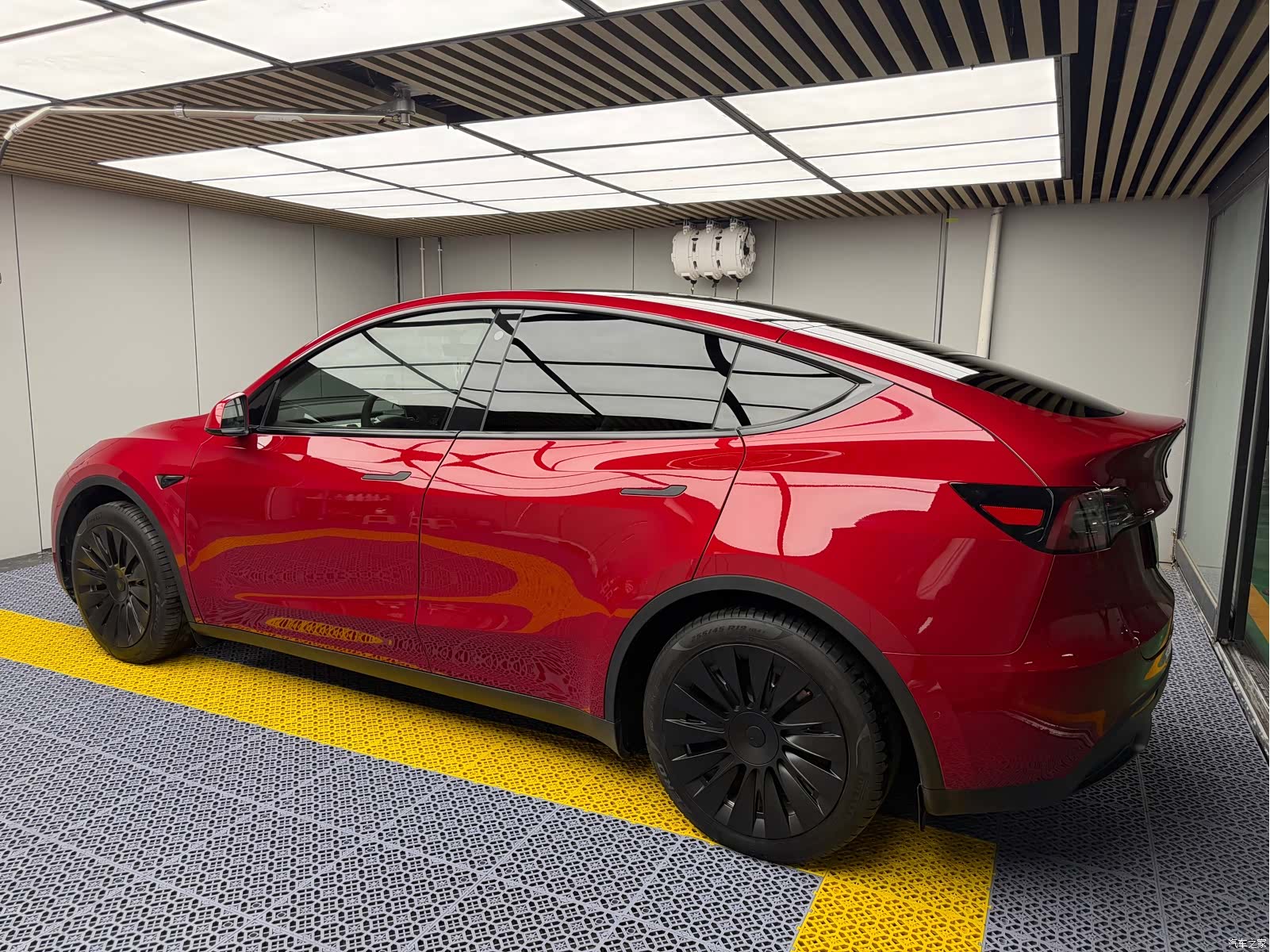 Tesla Model Y, 2023 3