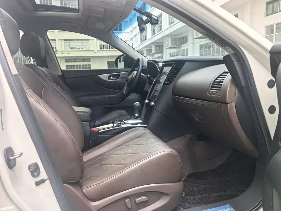Infiniti QX70 Infiniti QX70