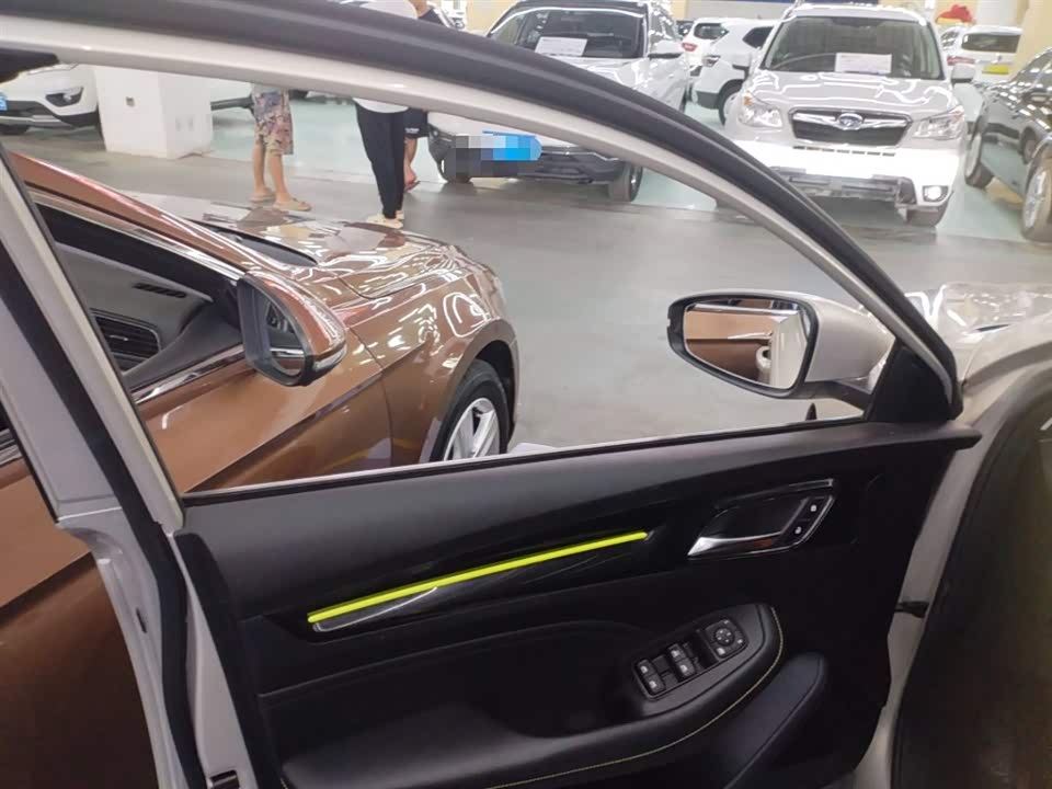 Roewe i5
