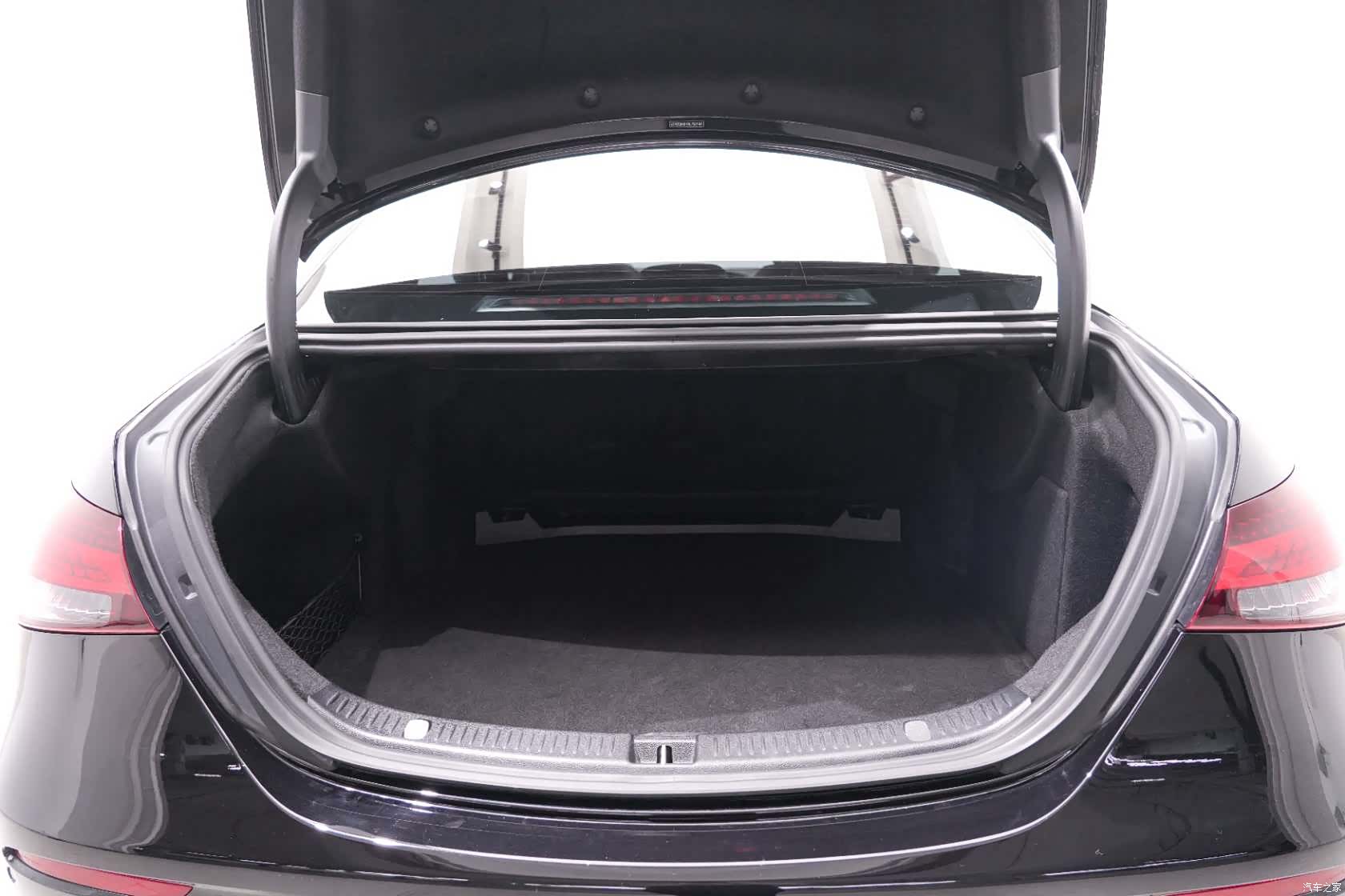 Mercedes-Benz E-Class, 2022 14