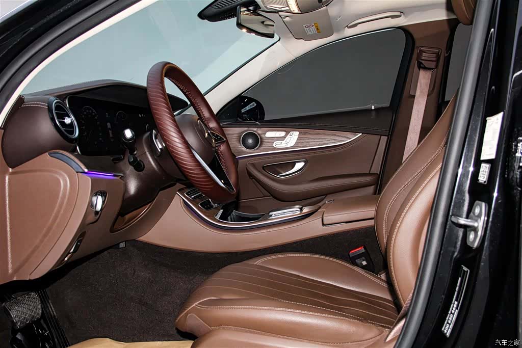 Mercedes-Benz E-Class, 2023 23