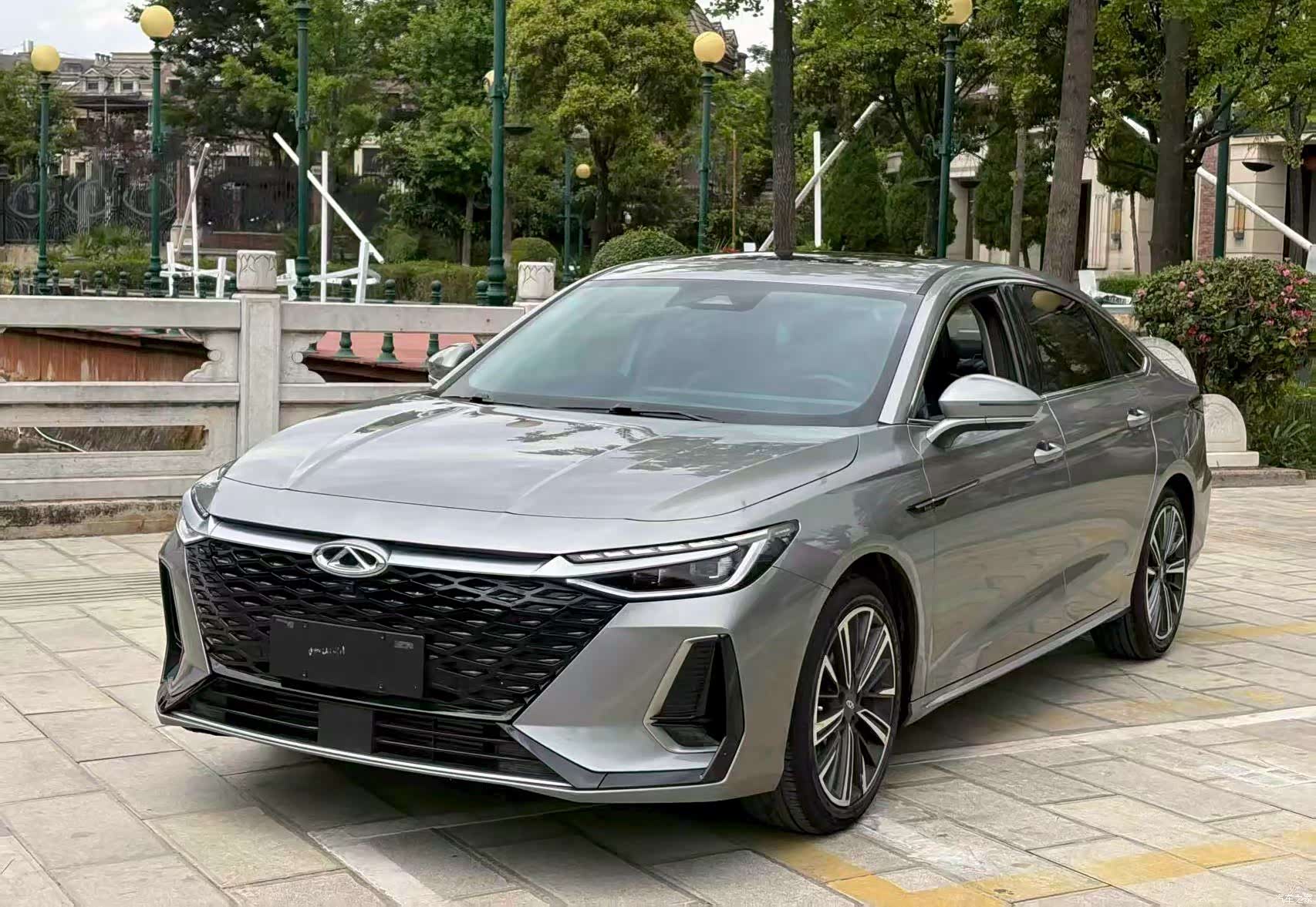 Chery Arrizo 8