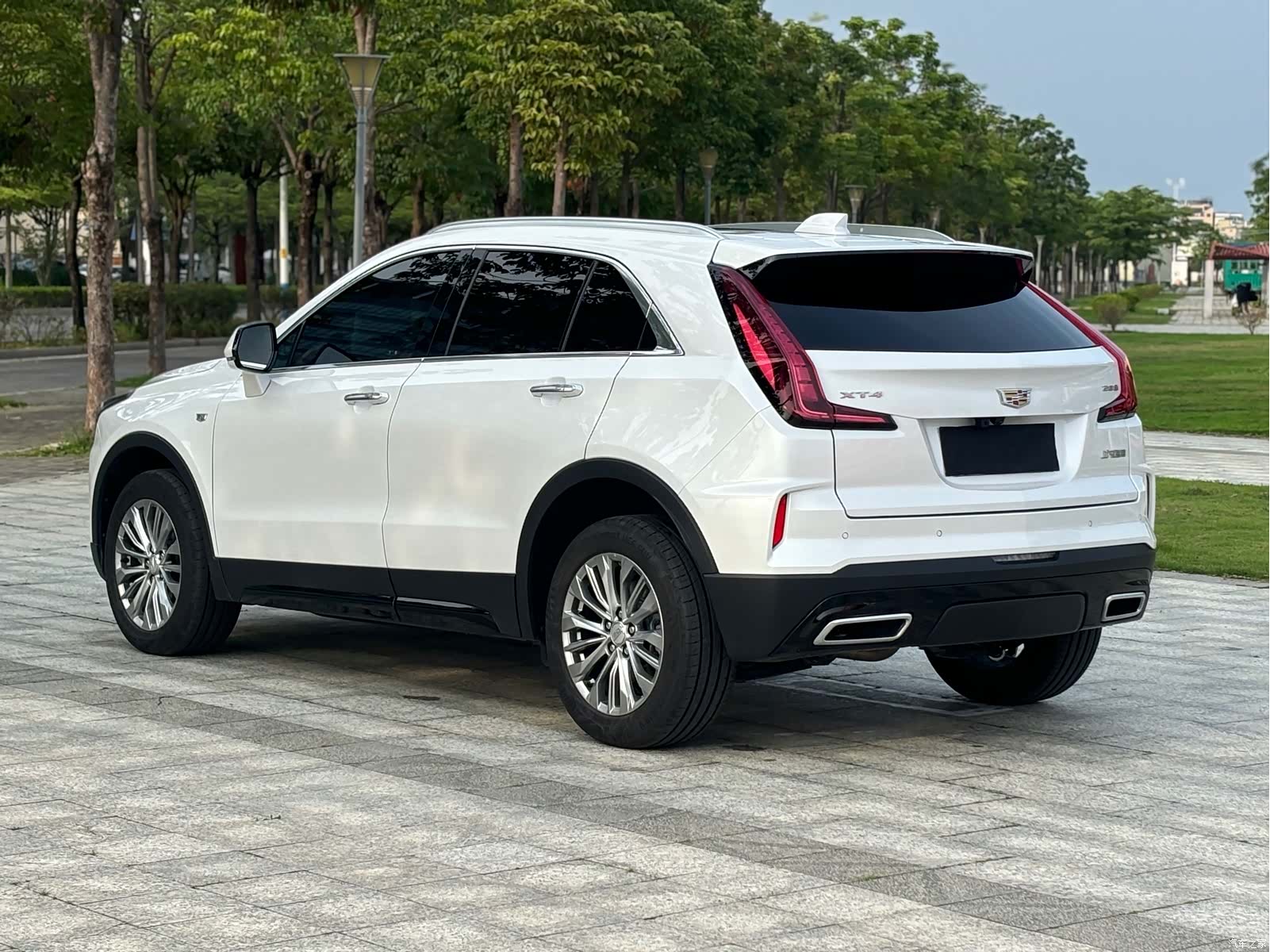 Cadillac XT4, 2025 4